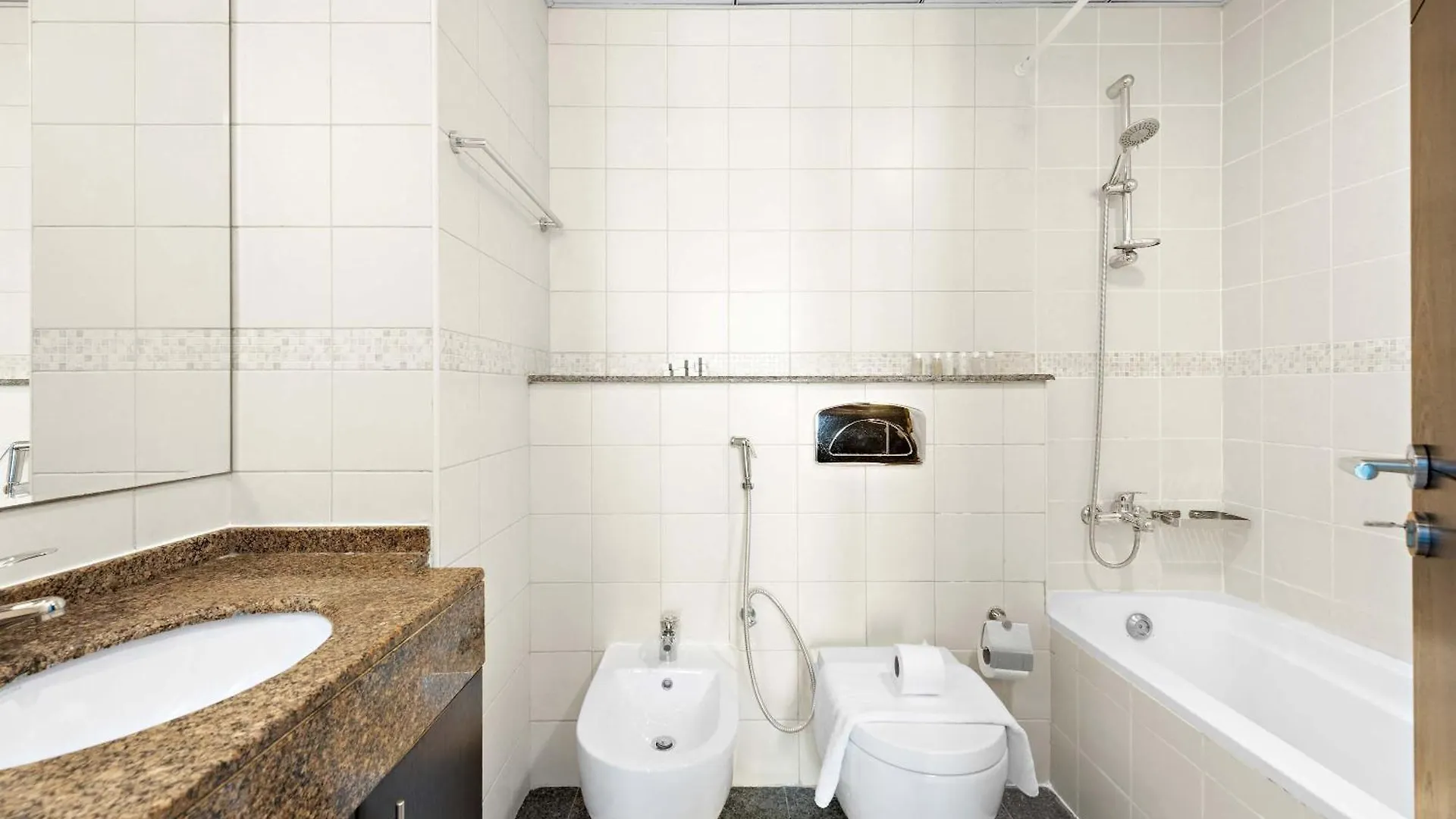 Silkhaus In Bay Central Near Metro Dubai Apartment