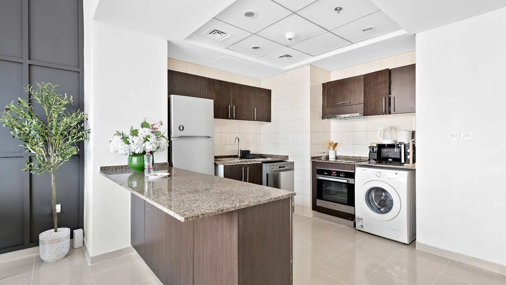 Silkhaus In Bay Central Near Metro Dubai Apartment