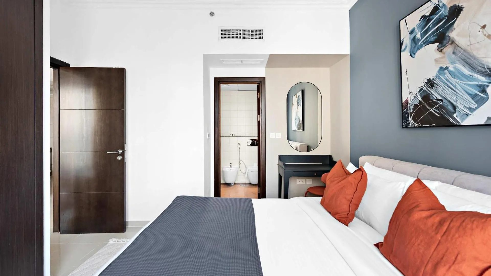 Silkhaus In Bay Central Near Metro Dubai Apartment